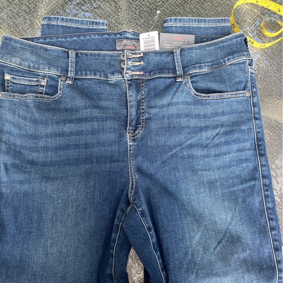 torrid Denim - NWT Torrid super soft jegging size 18